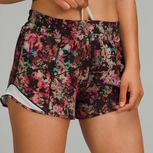 Lululemon Hotty Hot Low Rise Lined Shorts 4” Stencil Blossom Red Multi Size 6
